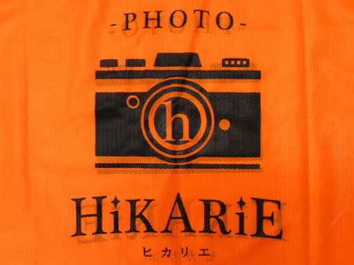 カメラのイラストをプリントした橙の通常ビブス(No.968)